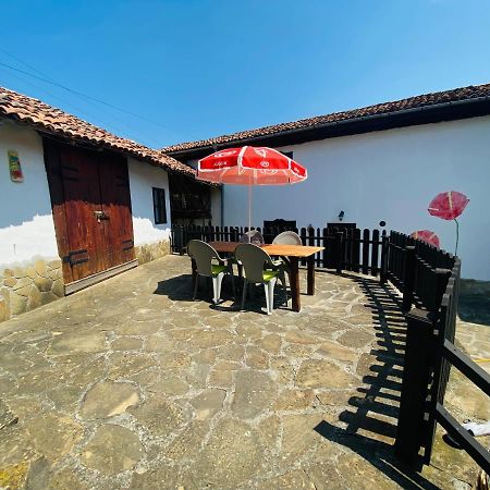 Bebrovo Lavender And Poppy Cottages מראה חיצוני תמונה