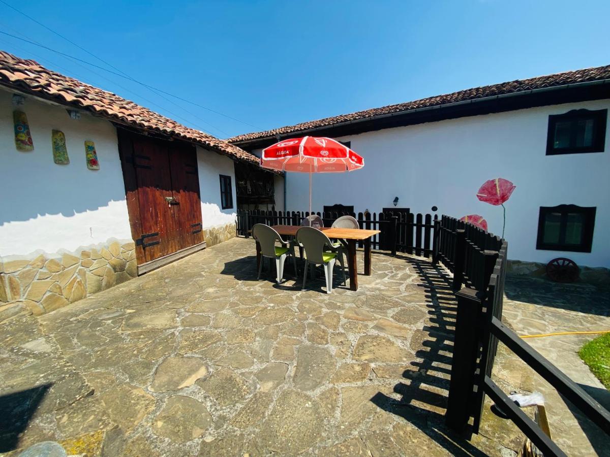 Bebrovo Lavender And Poppy Cottages מראה חיצוני תמונה